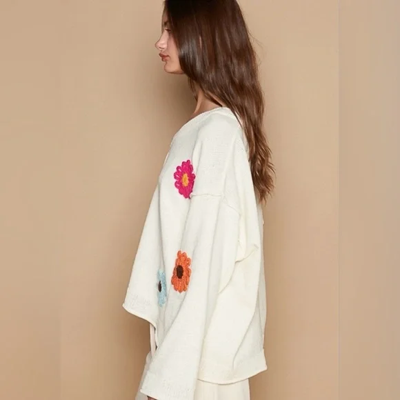 POL Cream Oversized Chenille Floral Patch Sweater Size Small - Picture 5 of 6